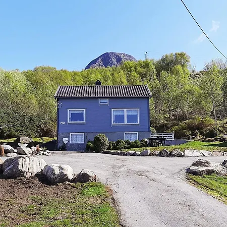 6 Person In Aram-by Traum *