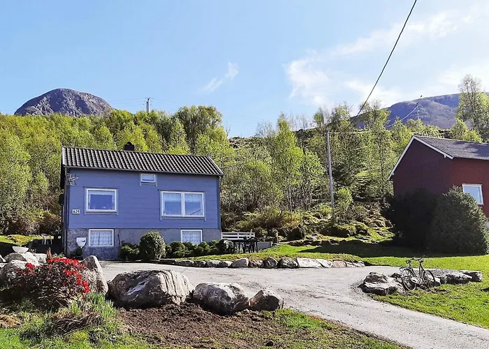 6 Person In Aram-by Traum *