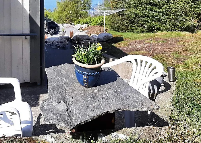 6 Person In Aram-by Traum *