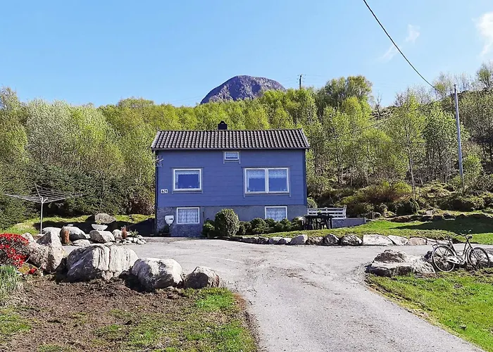 6 Person In Aram-by Traum *