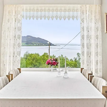 Semesterbostad 6 Person In Aram-by Traum *