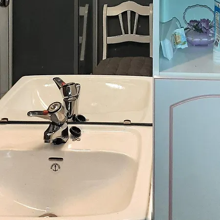 6 Person In Aram-by Traum